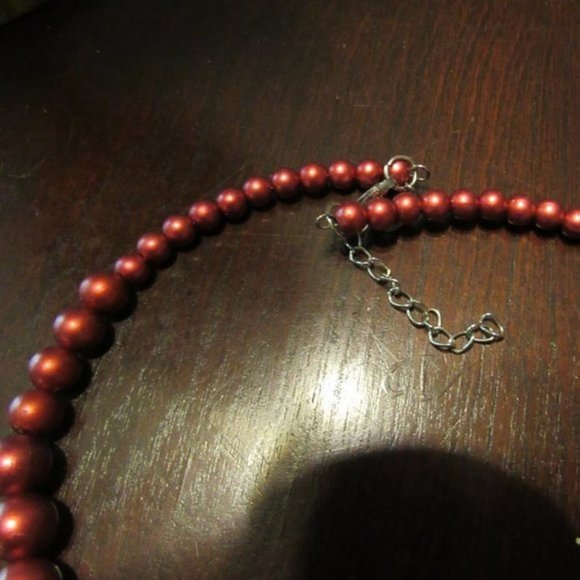 🍒 Sophisticated Cranberry Red Beaded Wired Necklace - Picture 12 of 12
